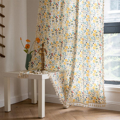 Tenda filtrante con nappa di fiori gialli