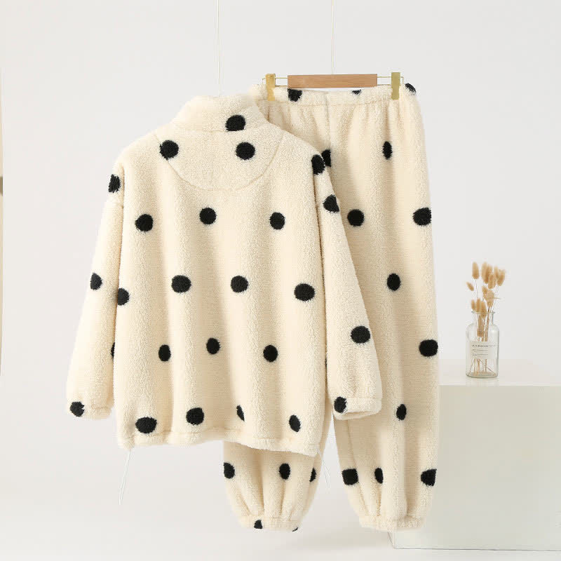 Pigiama in pile a maniche lunghe a pois