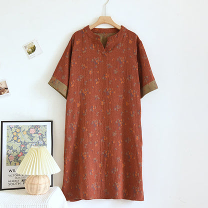 Camicia da notte in morbido cotone con scollo a V e motivo floreale naturale