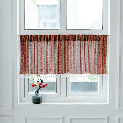 Tenda a strati con nappe a motivo scozzese colorato